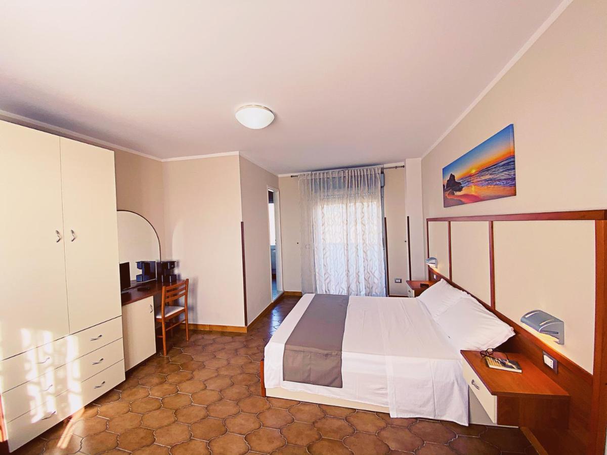 Felix Aparthotel 3*