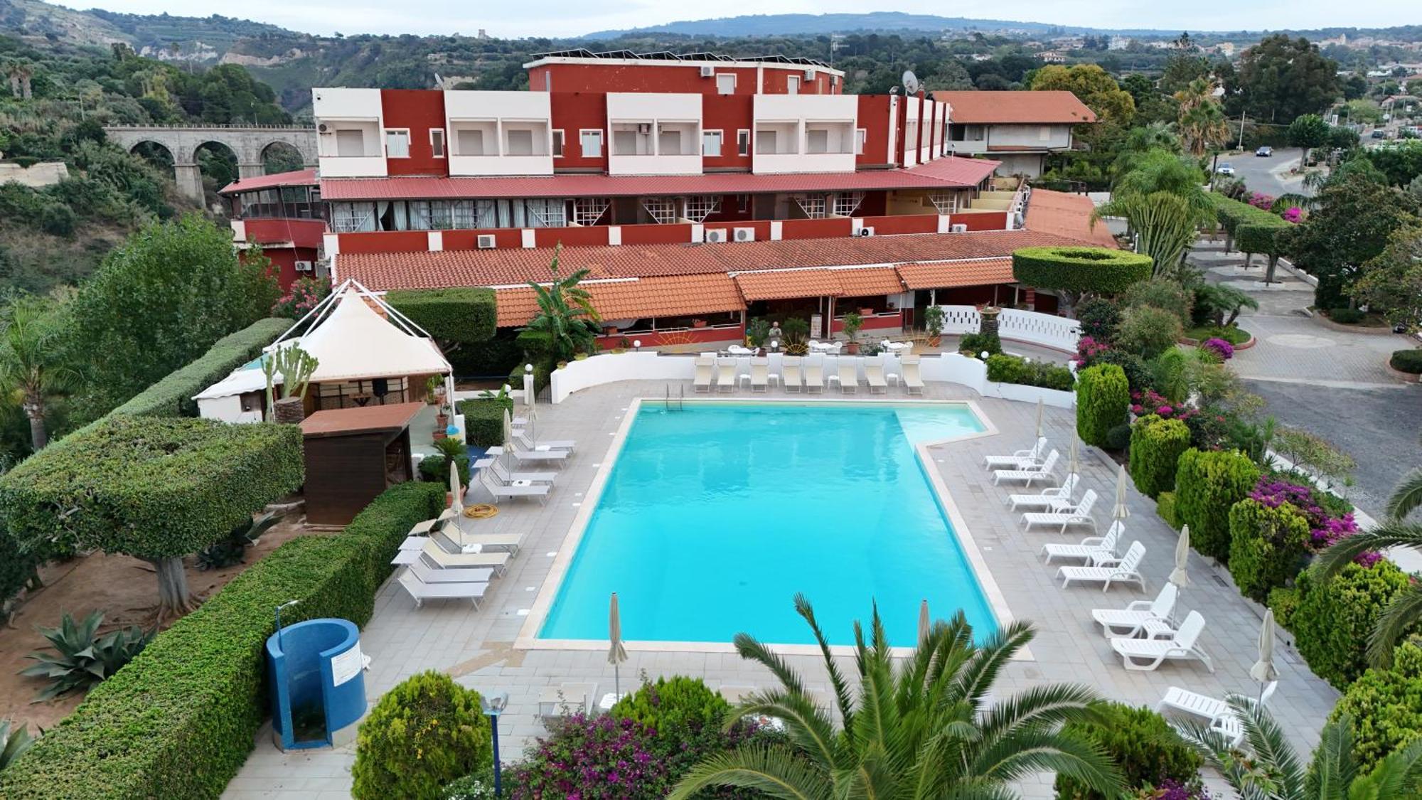 Felix Aparthotel