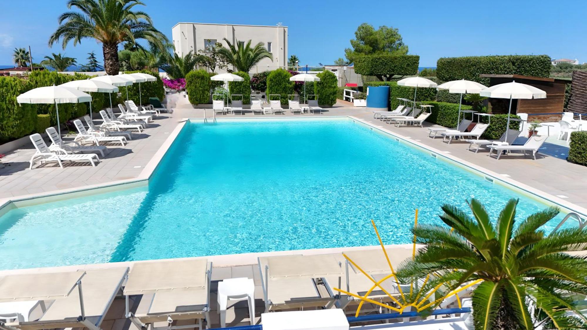 Aparthotel Felix Ricadi