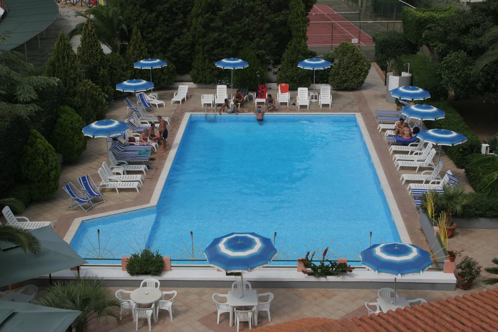 Felix Aparthotel 3*